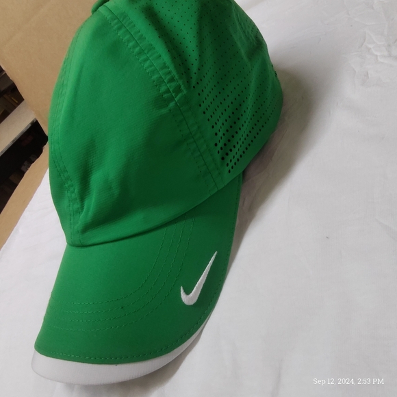 NWT Nike Golf – Dri-FIT Swoosh Perforated  - Picture 4 of 11